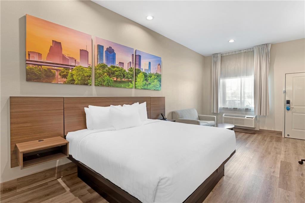 Clarion Pointe Spring Houston North - photo 7
