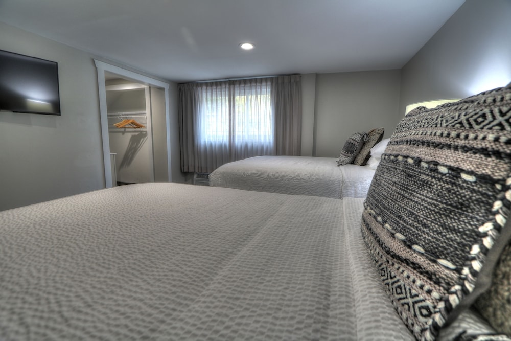 River Edge Inn - photo 24