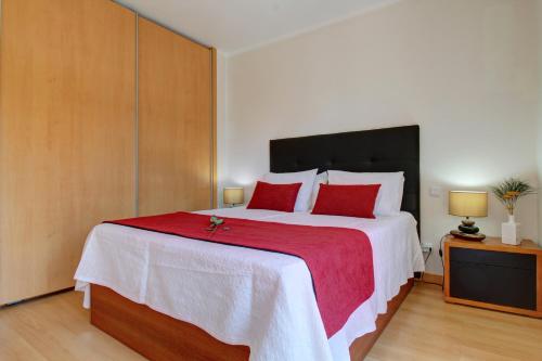 Rooftop pool 200m from sea city center — 4-Star Luxury Hotel in Olhao, Portugal