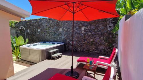 Maison avec jacuzzi — 4-Star Luxury Hotel in Saint-Andre, Réunion