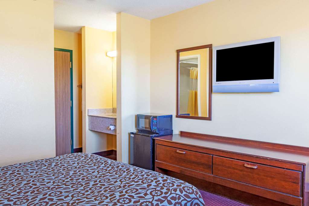 Days Inn by Wyndham Canastota Verona - photo 12