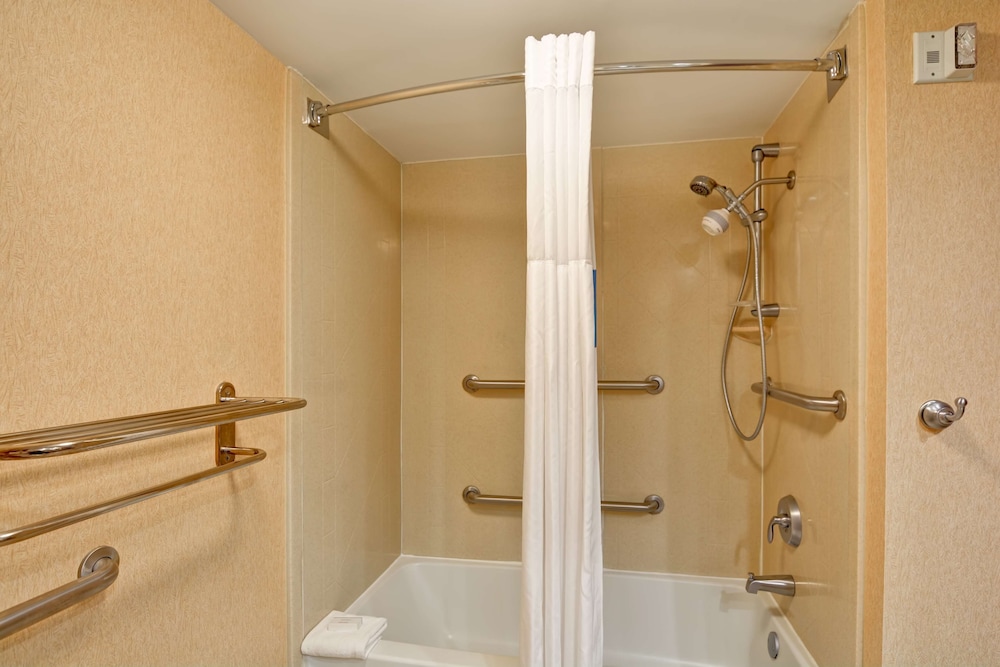 Hampton Inn Hendersonville - photo 29