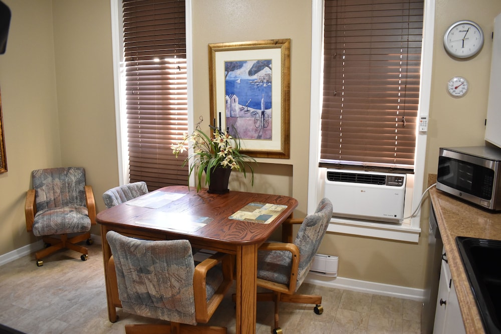 Silver Horseshoe Inn - photo 27