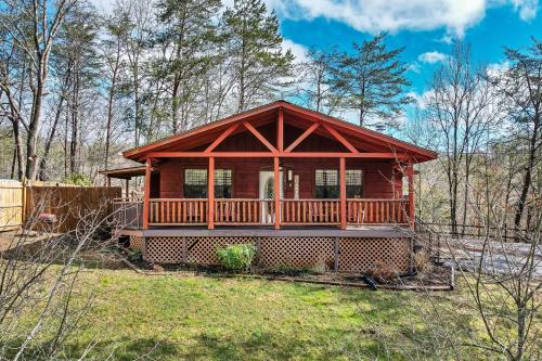 Little Bears Cabin Hot Tub Fireplace Grill — 4-Star Luxury Hotel in Sevierville, United States