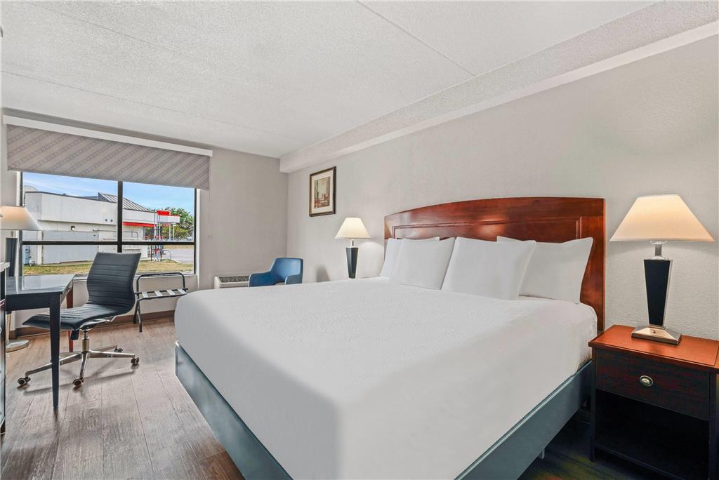 Days Inn by Wyndham Utica - photo 14