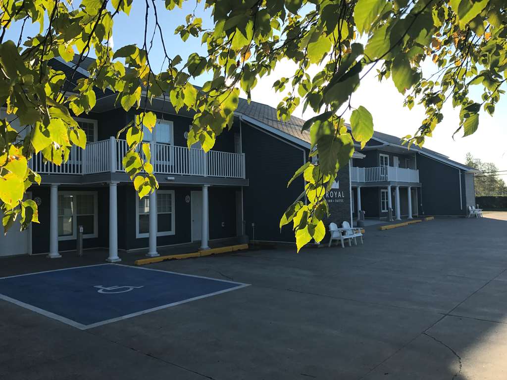 Royal Inn & Suites — 4-Star Luxury Hotel in Happy Valley-Goose Bay, Canada