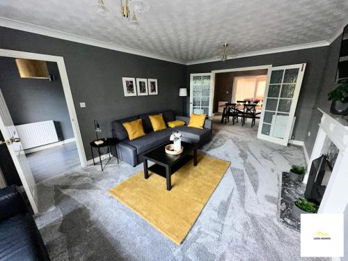 Heaven's way Heathrow Near Windsor & Legoland Parking for 5 cars — hotel in Burnham-On-Sea