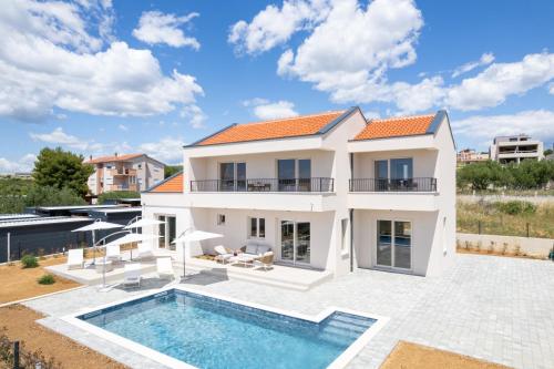 Villa FJok Sveti Filip i Jakov — 4-Star Luxury Hotel in Sveti Filip I Jakov, Croatia