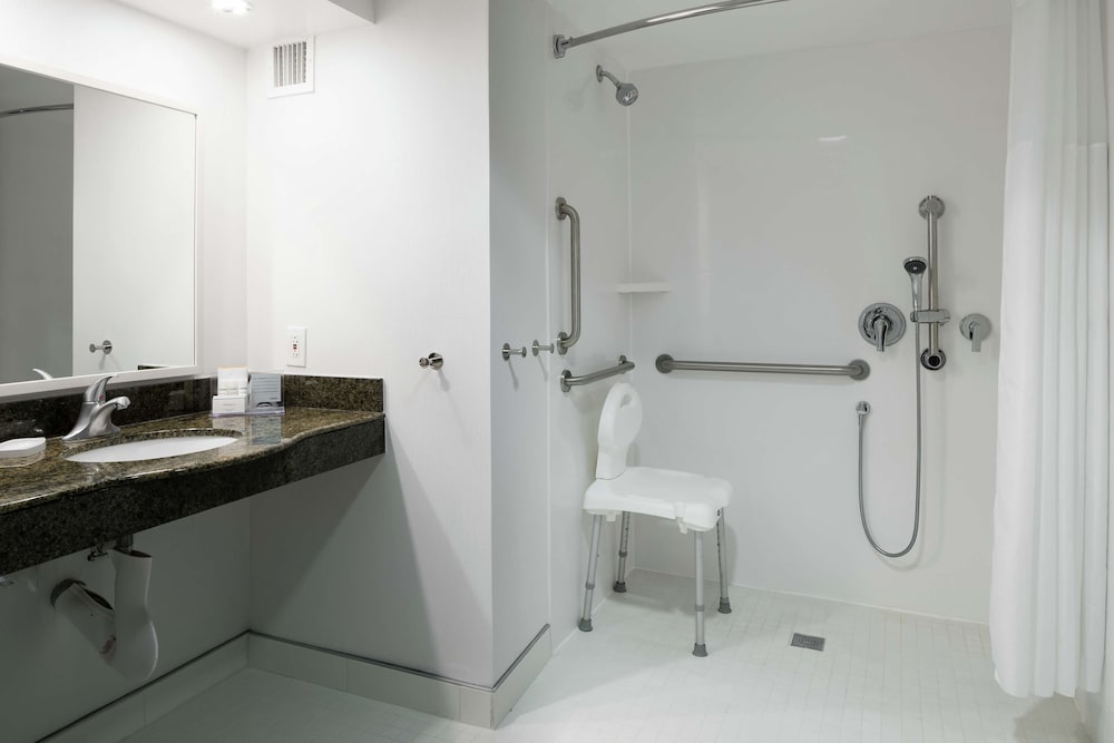 Hampton Inn & Suites Memphis Beale Street - photo 38