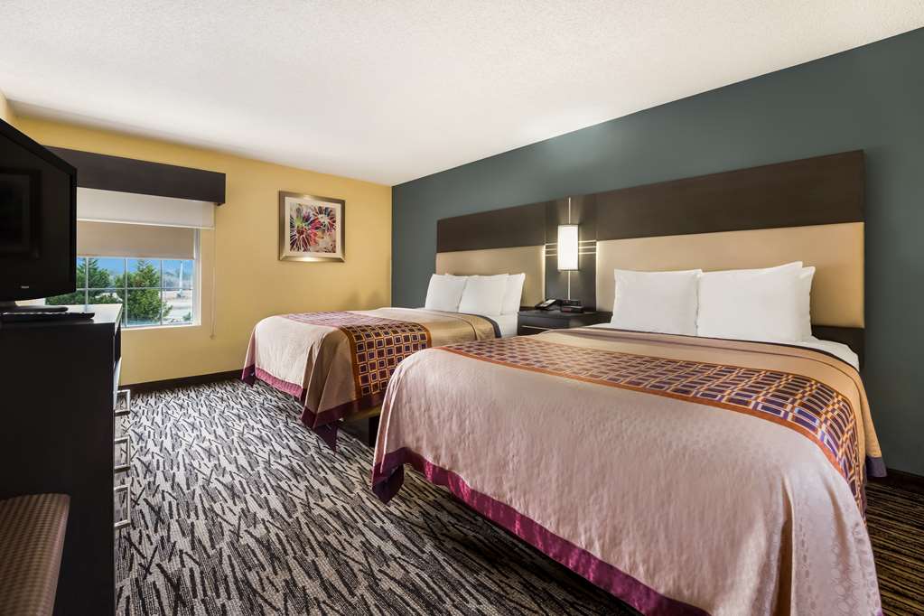 Best Western Bradbury Inn & Suites - photo 28