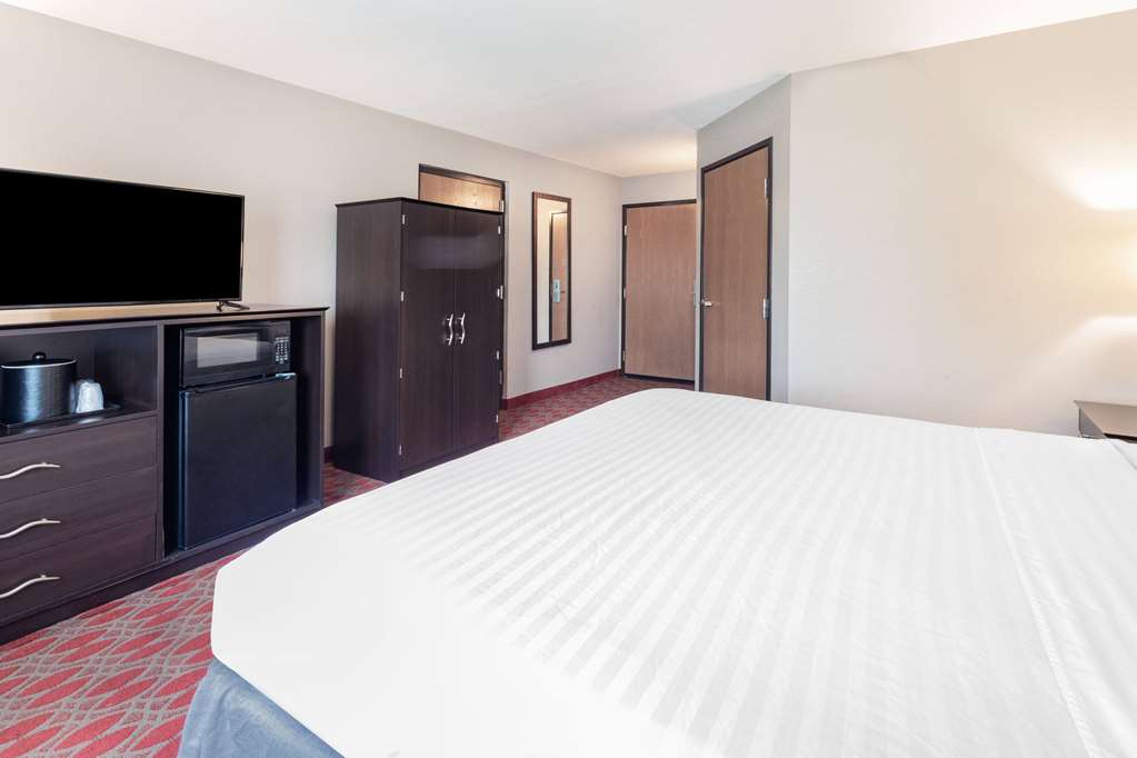 Baymont by Wyndham Brooklyn Center - photo 18