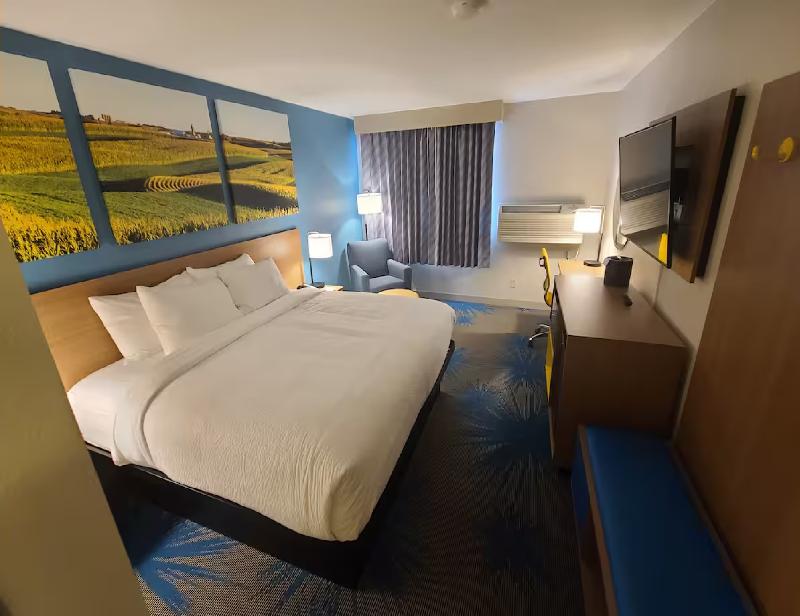 Days Inn by Wyndham Johnson Creek - photo 17