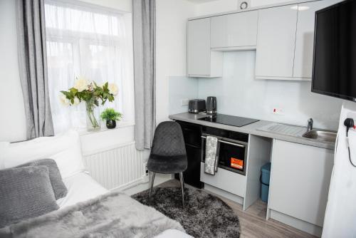 Small But Cozy Studio Great Tube Connection — 4-Star Luxury Hotel in London, United Kingdom