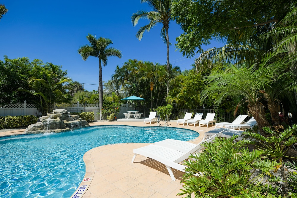 Tropical Breeze Resort - featured photo