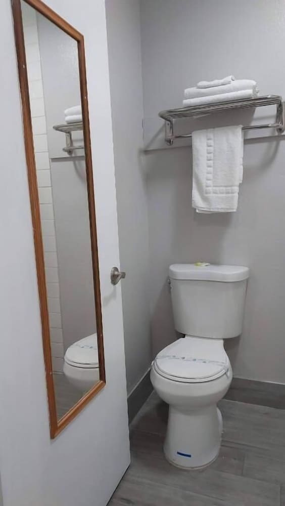 Regency Inn Norco - photo 15
