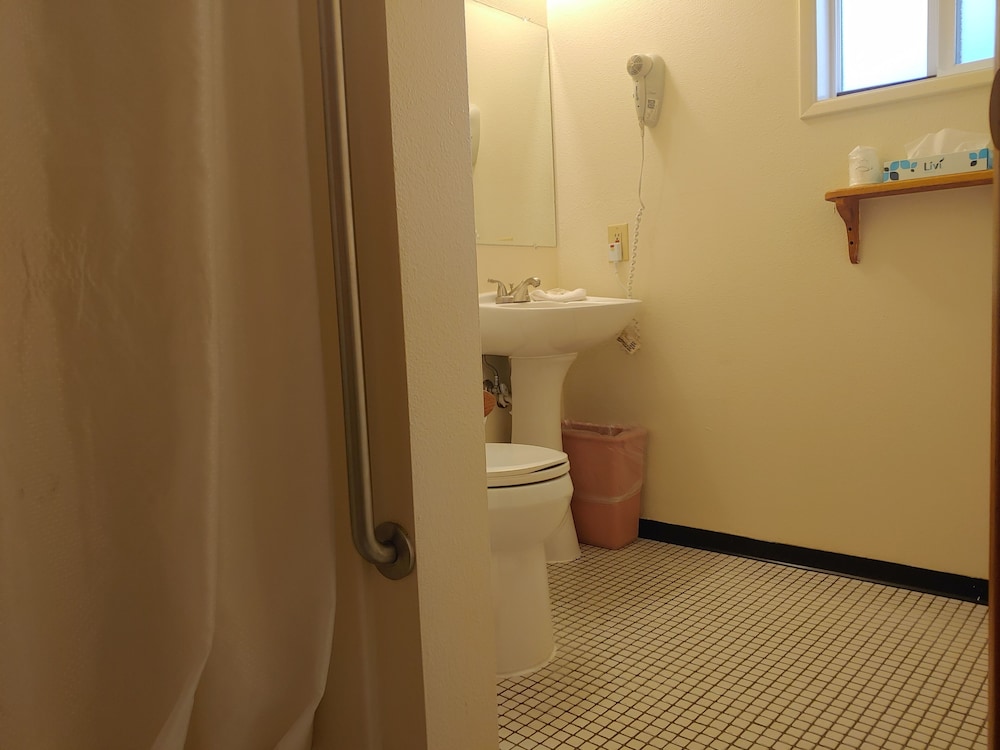 The Dublin House Motel - photo 40