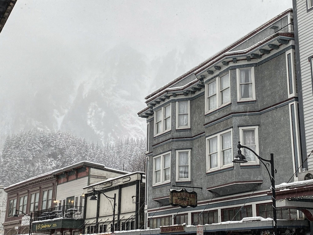 Alaskan Hotel and Bar - photo 95