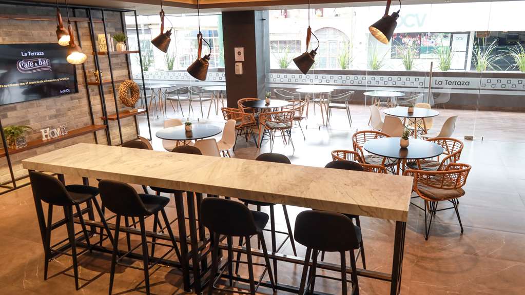 The bar Los Lagares offers selected drinks for the connoisseur in a friendly and comfortable atmosphere