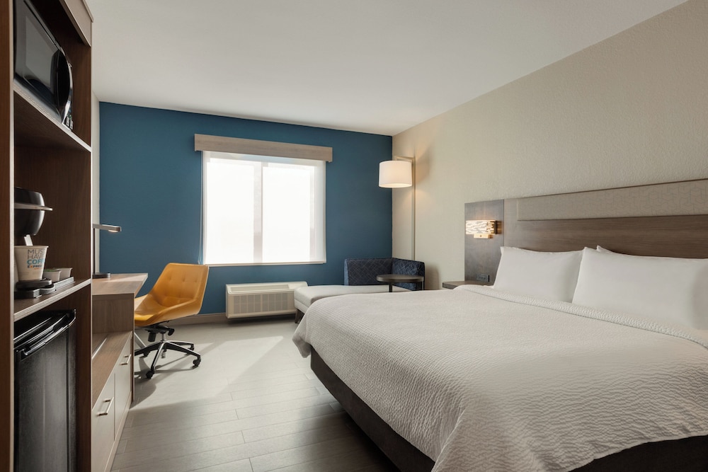 Holiday Inn Express & Suites Fort Lauderdale Airport South by IHG - photo 3