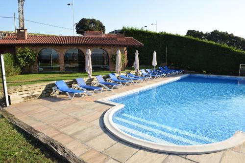 Cozy apartment in Mogro 63 m with private pool — 4-Star Luxury Hotel in Miengo, Spain