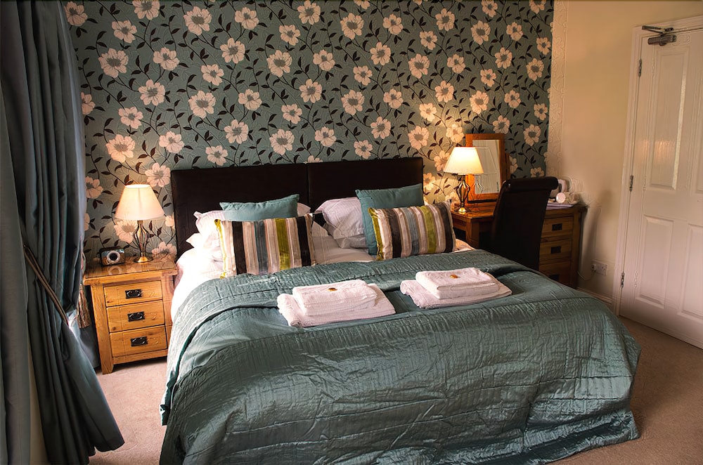 114 Craig Walk Sleeps 10 — 4-Star Luxury Hotel in Windermere, United Kingdom