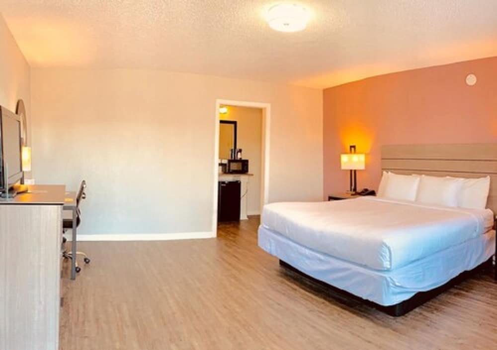 Econo Lodge Inn & Suites Abilene East District - photo 14