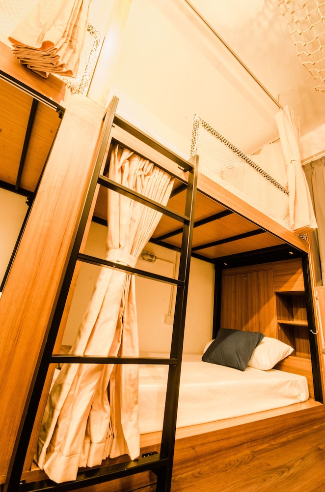Pier 49 Hostel