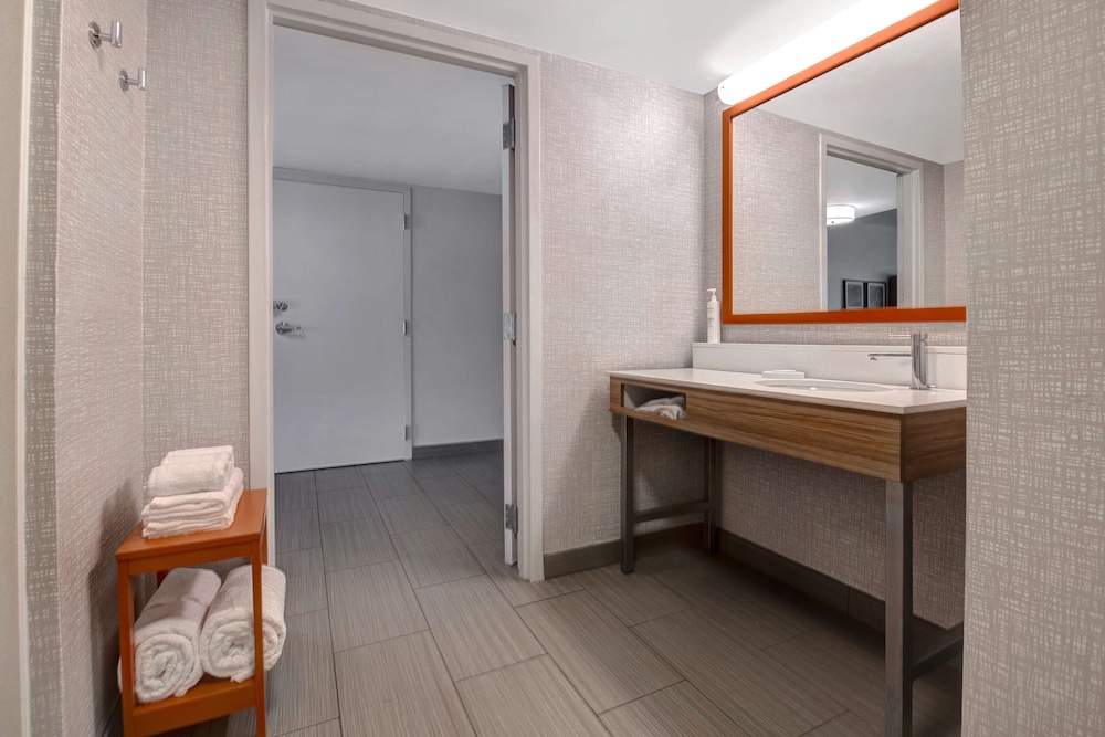 Hampton Inn Anderson Alliance Business Park - photo 25