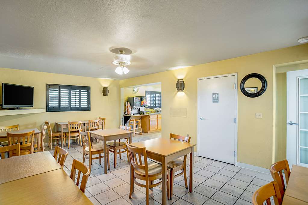 Quality Inn & Suites Phoenix NW Sun City - photo 34
