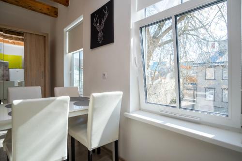 Contact Free Apartments with free parking