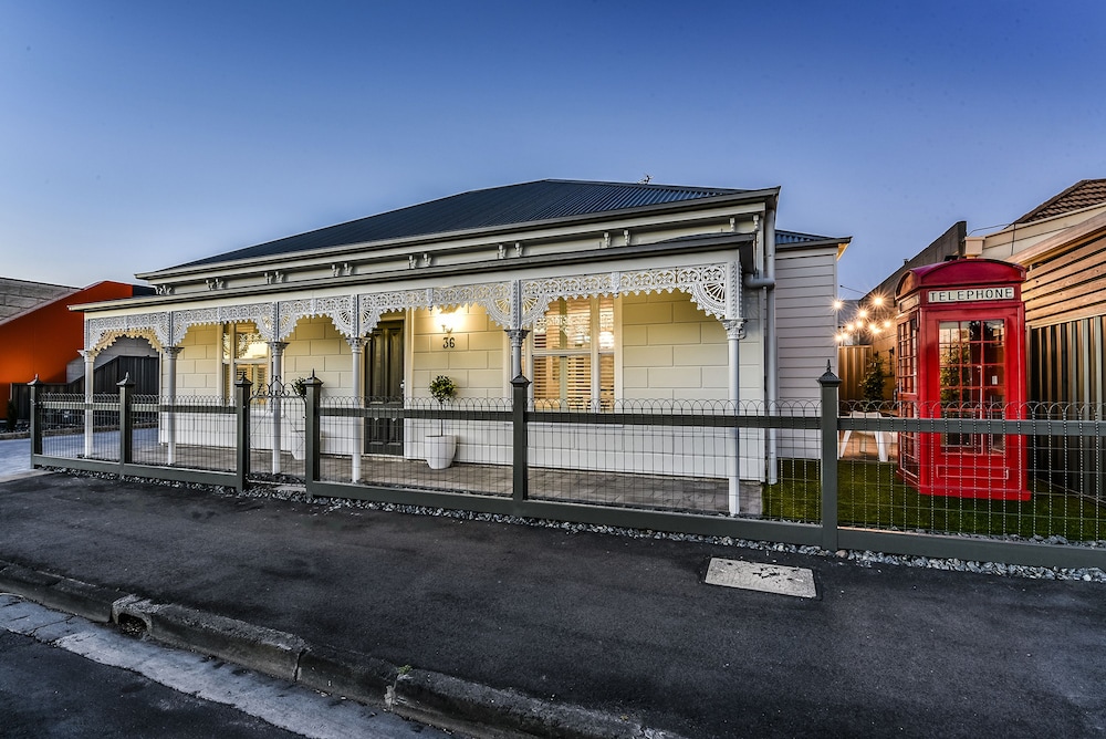 Aloha Luxury Central Apartments — 4-Star Luxury Hotel in Mount Gambier, Australia