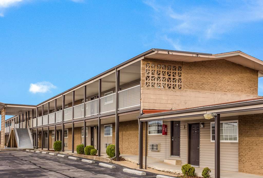Americas Best Value Inn Lebanon MO - photo 6