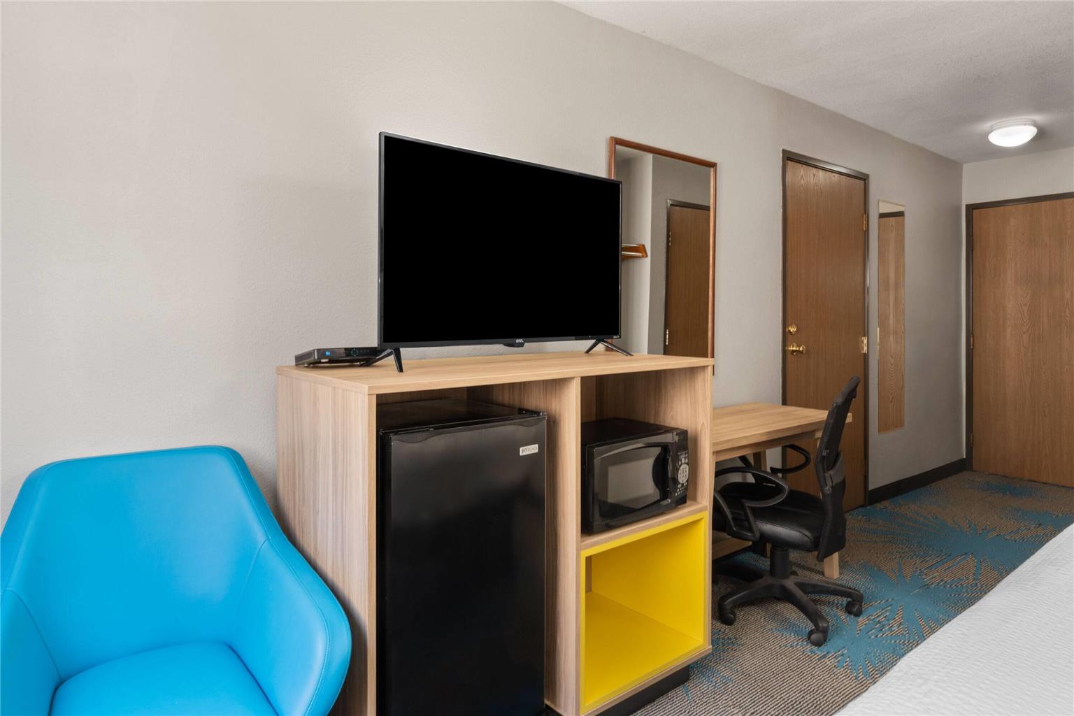 Days Inn by Wyndham Canon City - photo 9