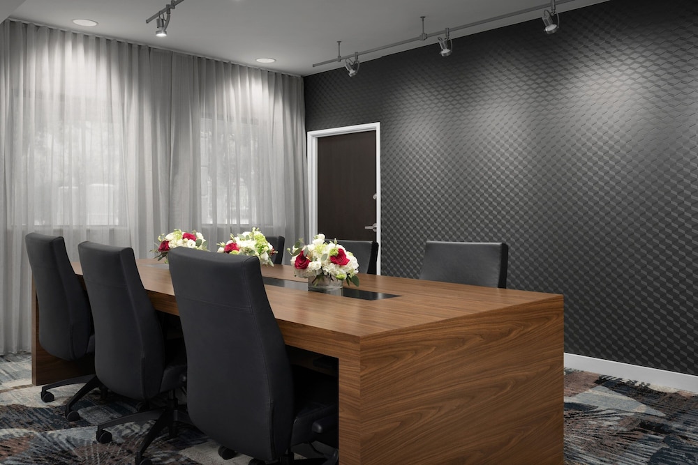 Courtyard by Marriott Dallas Addison Quorum Drive — Addison — photo 4