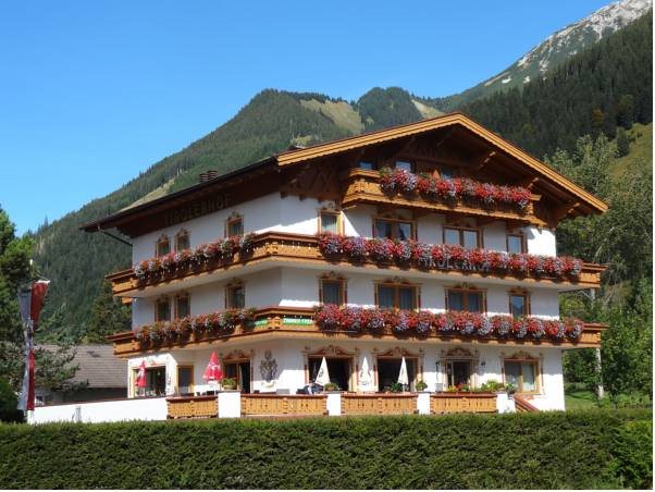 Tirolerhof - carbon neutral hotel in Lermoos