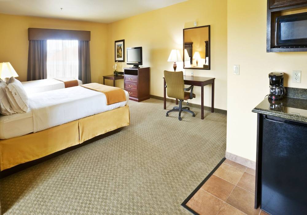 Holiday Inn Express & Suites Texarkana an IHG Hotel - photo 4