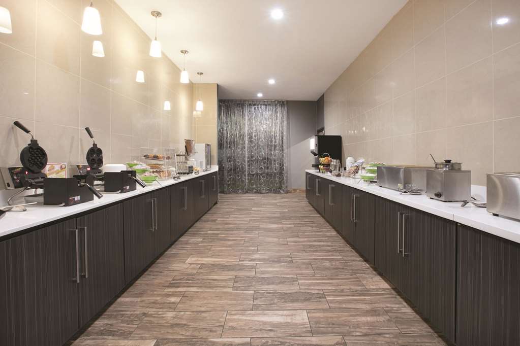 La Quinta Inn & Suites by Wyndham Amarillo Airport - photo 33