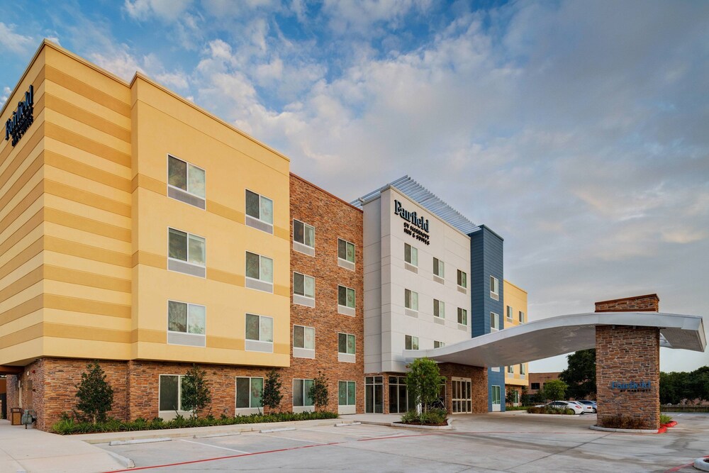 Fairfield Inn & Suites by Marriott Houston Missour - photo 2