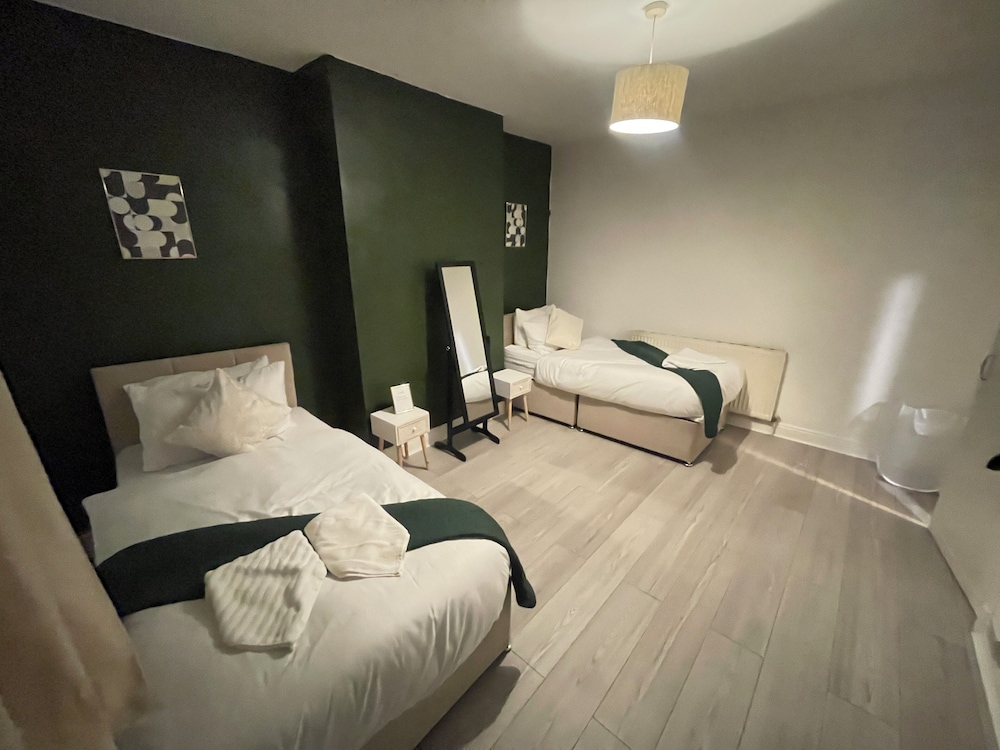 Cosy Contractor Stay Sleeps 4 in Leeds, United Kingdom