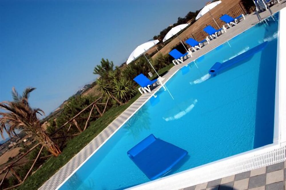 Agriturismo Sol Alto — 4-Star Luxury Hotel in Monsampolo Del Tronto, Italy