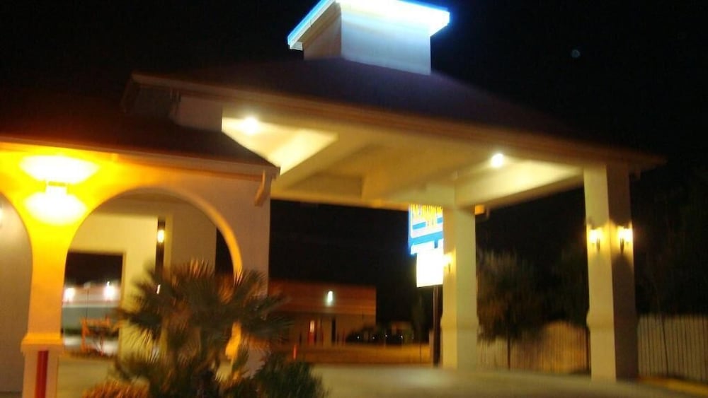 Winnquest Inn Near Ft. Sam Houston - photo 44