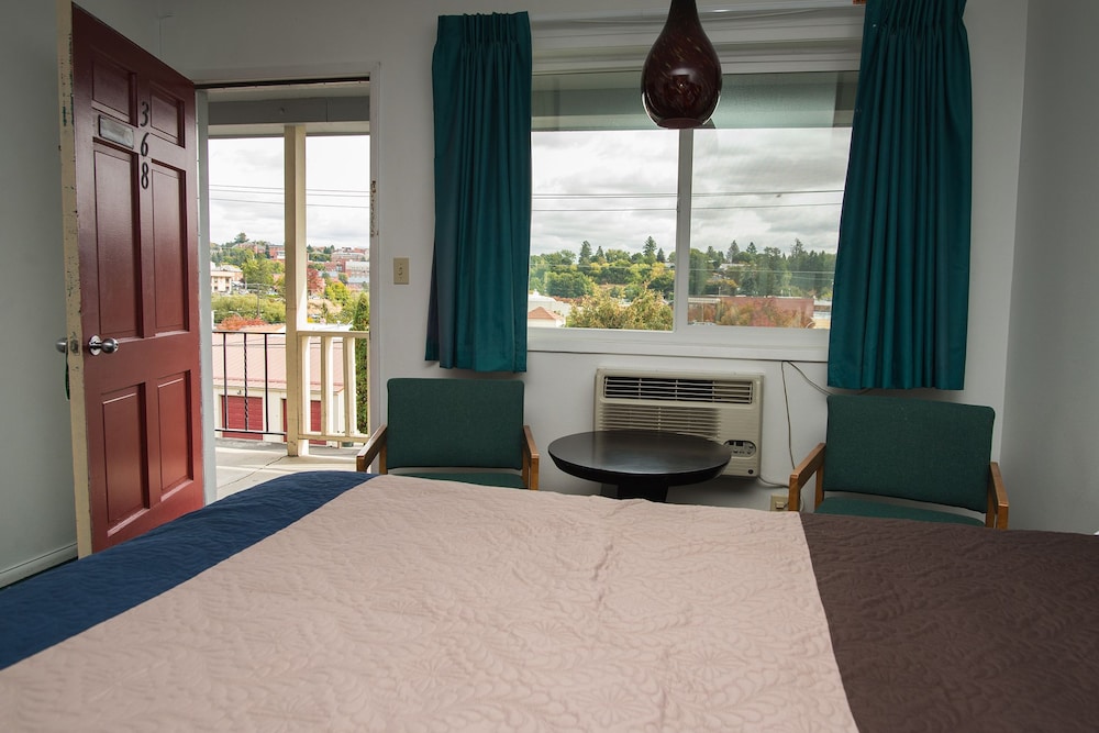 Cougar Land Motel - photo 53
