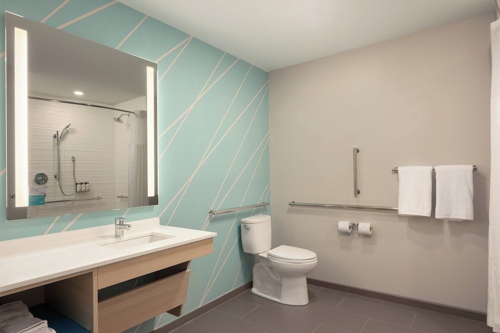 avid hotel Oak Creek by IHG - photo 22