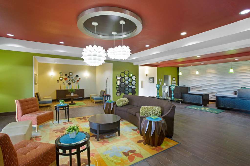 La Quinta Inn & Suites by Wyndham Pearsall - photo 7