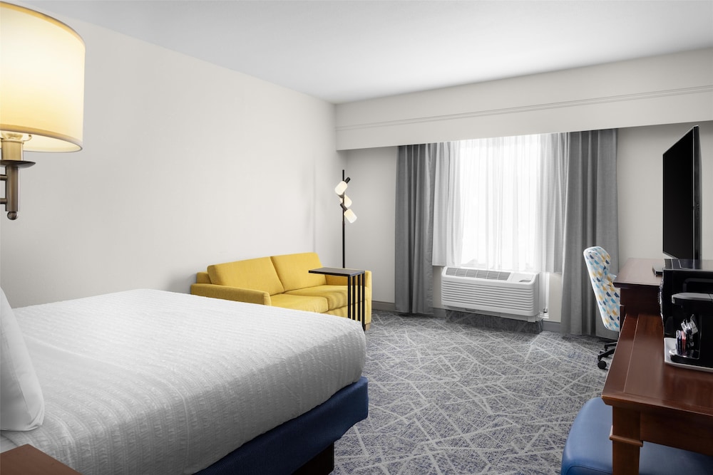 Hampton Inn Lexington Medical Center - photo 14
