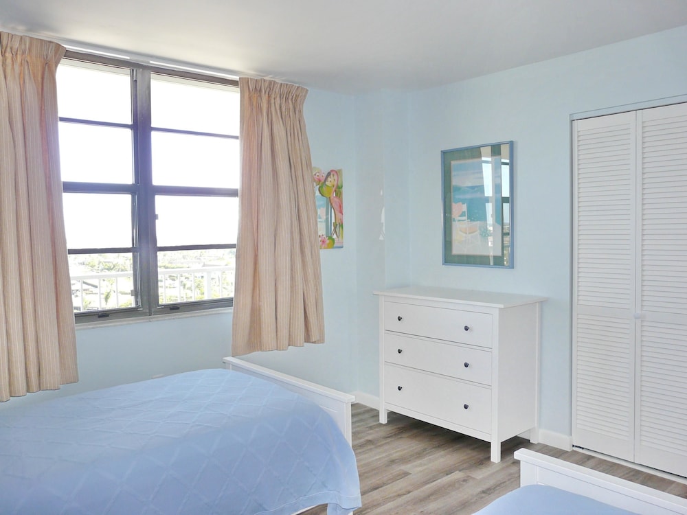 South Seas Tower 2 1001 - photo 3