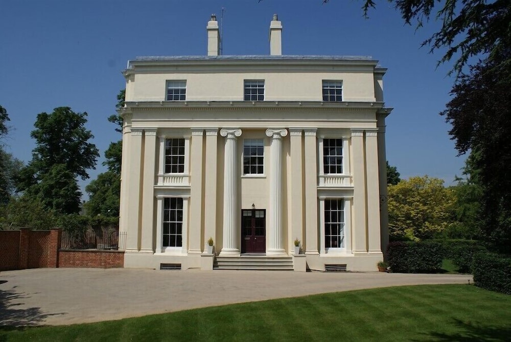 Ravenhurst Bed and Breakfast — 4-Star Luxury Hotel in Cheltenham, United Kingdom