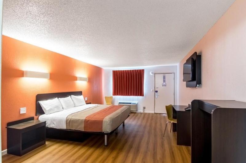 Motel 6 Clinton OK - photo 25