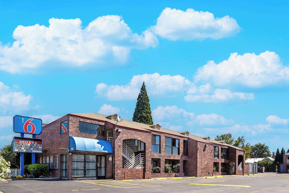 Motel 6 Canby OR pet-friendly hotel Canby