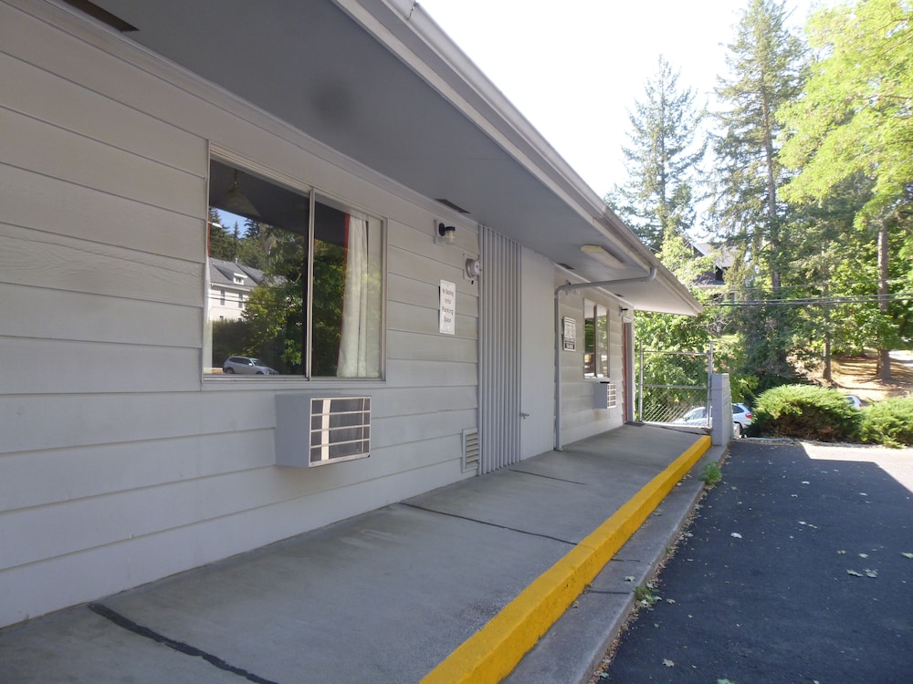 Cougar Land Motel - photo 49